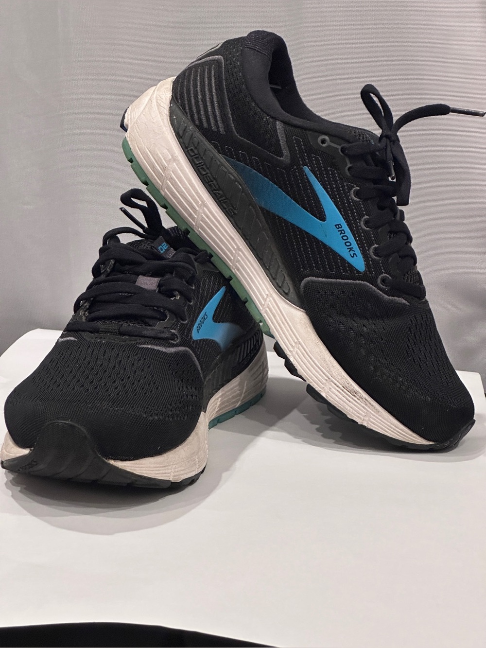 Brooks Ariel Dark navy/ Blue Running Walking Shoes Women’s Size 8